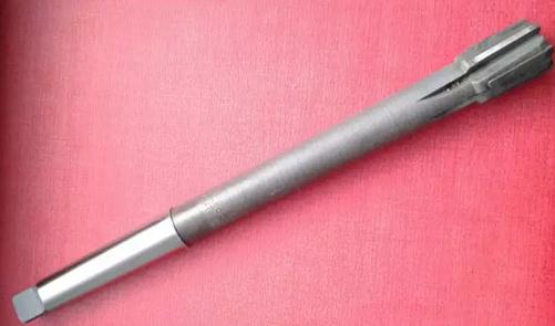 硬质合金铰刀对孔的精体彩竞猜进行高速铰削试验