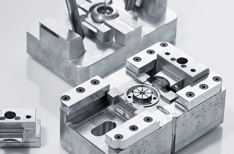 推荐几个免费竞彩平台注塑模具